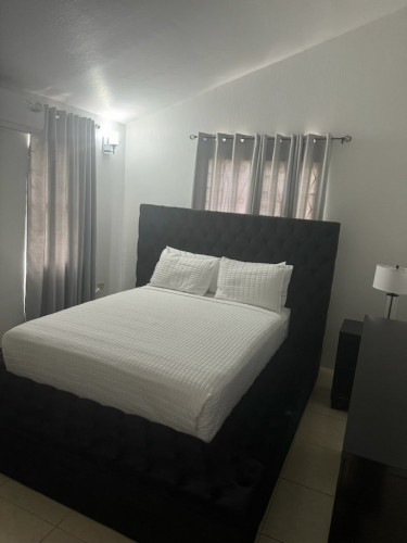 2 Bedroom/ 1 Bathroom Fully Furnished / Unit A