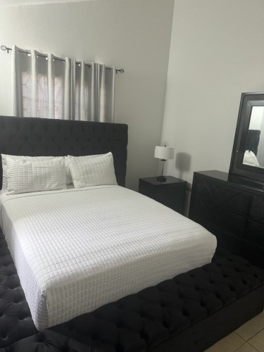 2 Bedroom/ 1 Bathroom Fully Furnished / Unit A