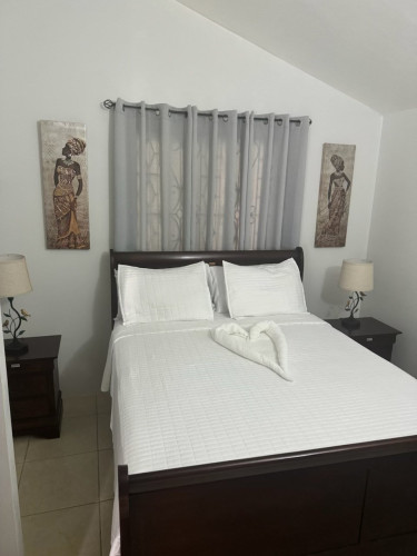 2 Bedroom/ 1 Bathroom Fully Furnished / Unit A