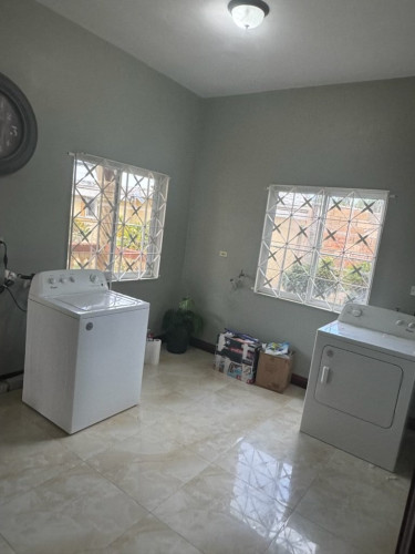 1 Bedroom/1 Bathroom Fully Furnished/ Unit B