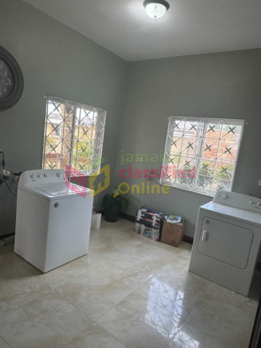 1 Bedroom/1 Bathroom Fully Furnished/ Unit B