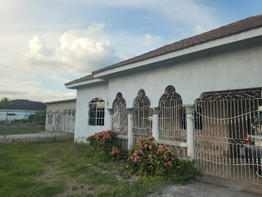 6 Bedrooms 4 Bathrooms