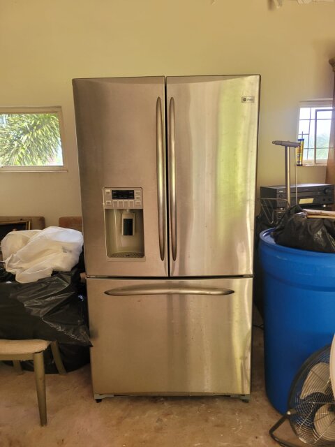 DOUBLE DOOR FRIDGE WITH ICE MAKER