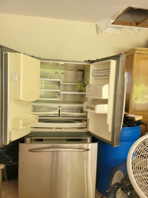 DOUBLE DOOR FRIDGE WITH ICE MAKER