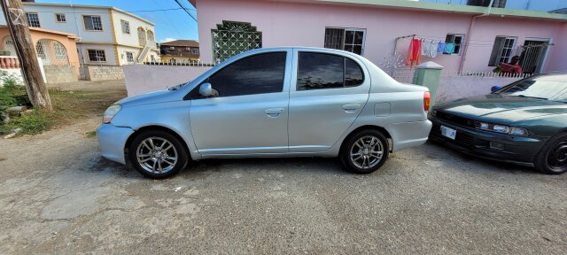 2003 Toyota Platz