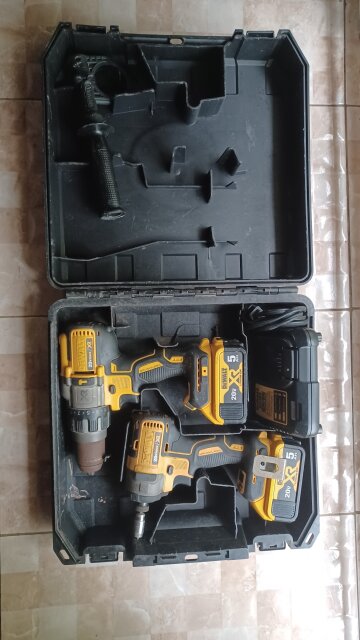 **Used** DEWALT XR 2-Tool Combo Set W/ Hard Case