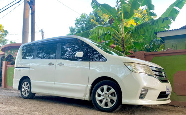 2012 Nissan Serena 