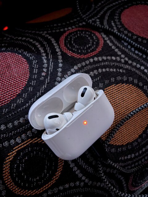 APPLE AIRPODS 14000 NEG