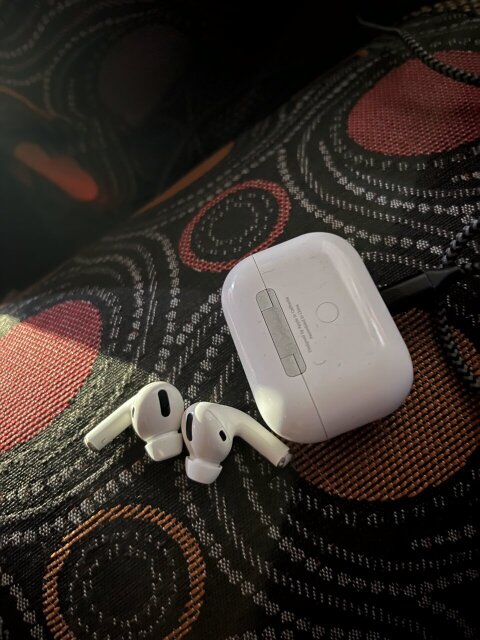 APPLE AIRPODS 14000 NEG