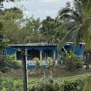 2 Bedroom House For Rent. Private Yard Space 
