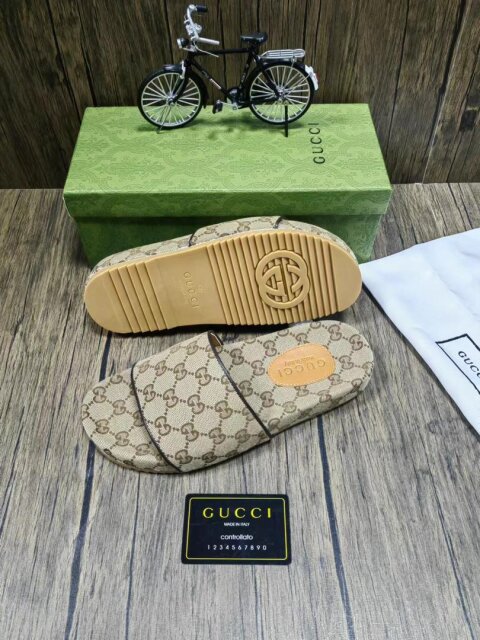 Gucci GG Slides