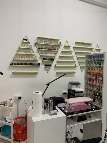 Hair And Nails Station For Rent 