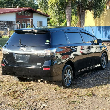 2013 Toyota Wish 