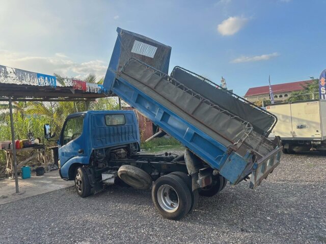 2006 Toyota Dyna Truck