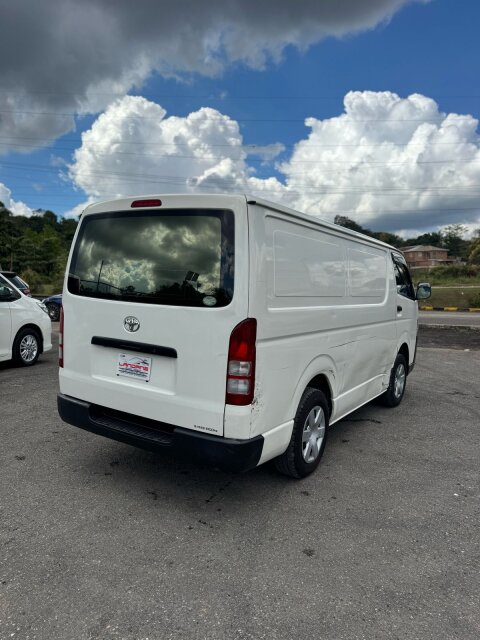 2015 TOYOTA HIACE