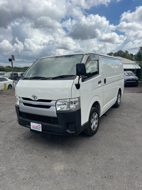 2015 TOYOTA HIACE