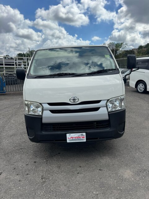 2015 TOYOTA HIACE