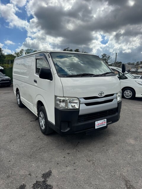 2015 TOYOTA HIACE