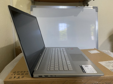 HP LAPTOP 17