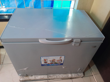 11 Cubic Deep Freezer.  In Good Condition 