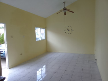 Spacious 2 Bedroom - Caribbean Est.