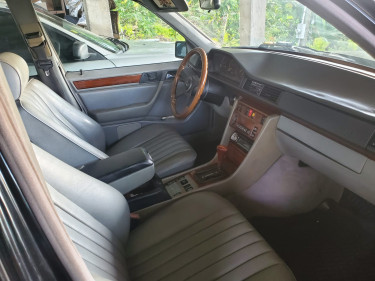 1993 Mercedes Benz W124