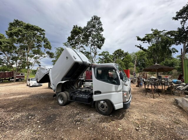 2013 Canter Garbage Truck