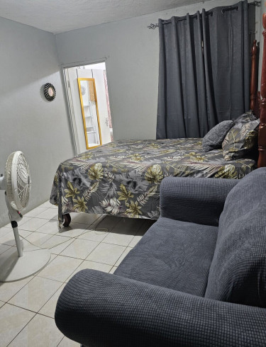 1 Bedroom For An Employed Female