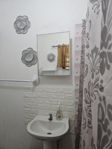 1 Bedroom For An Employed Female