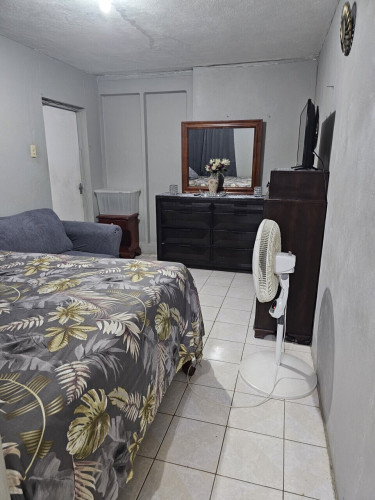 1 Bedroom For An Employed Female
