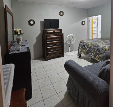 1 Bedroom For An Employed Female