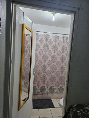 1 Bedroom For An Employed Female
