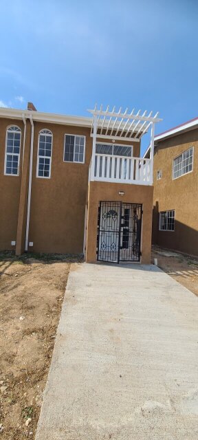 2 Bedroom Townhouse For Rent