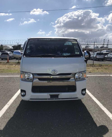 TOYOTA HIACE BUS 2019