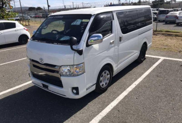 TOYOTA HIACE BUS 2019