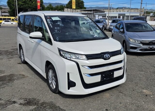 2020 TOYOTA NOAH