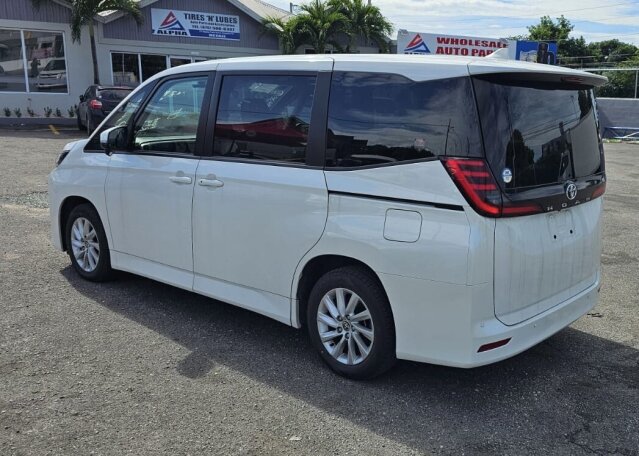 2020 TOYOTA NOAH