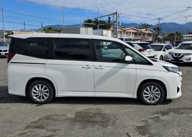 2020 TOYOTA NOAH