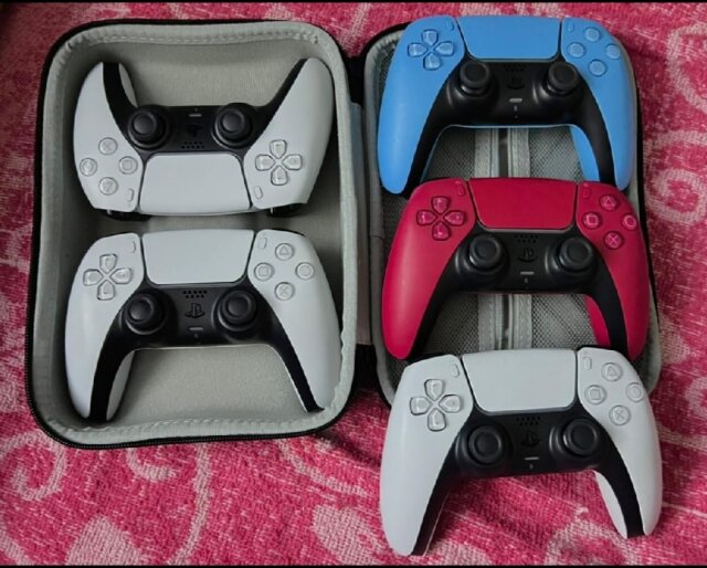 FAILY NEW AND NEW PS5 CONTROLLER