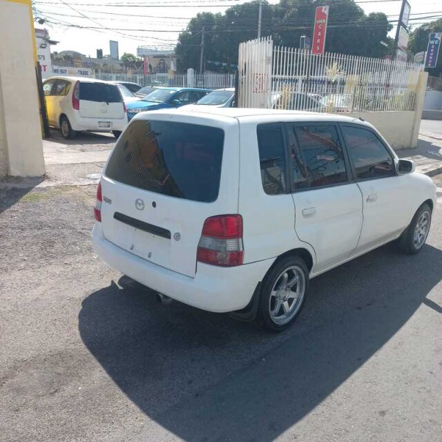 2000 Mazda Demio