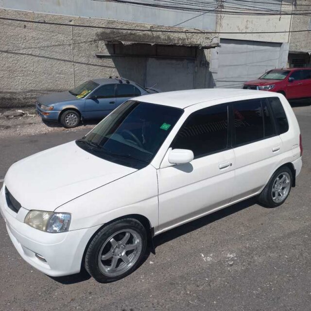 2000 Mazda Demio