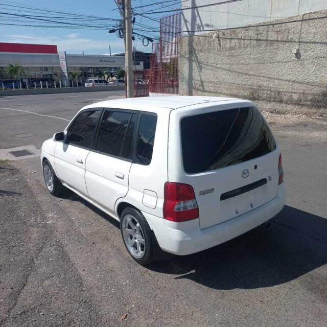 2000 Mazda Demio