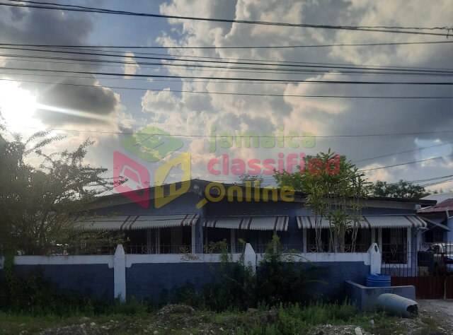 3 BUILDINGS, 5 UNITS IN PORT MORANT