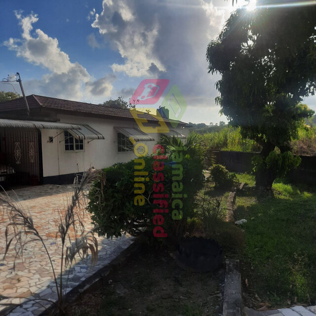 3 BUILDINGS, 5 UNITS IN PORT MORANT