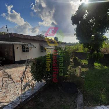 INCOME GENERATING PROPERTY IN PORT MORANT
