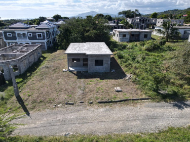 2 Bedroom 2-Bath House (Blank Canvas)