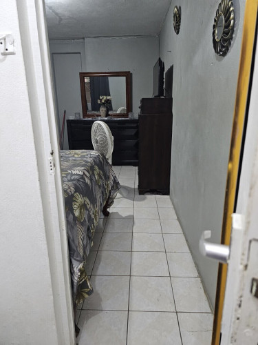 1 Bedroom For An Employed Female