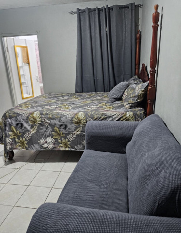 1 Bedroom For An Employed Female