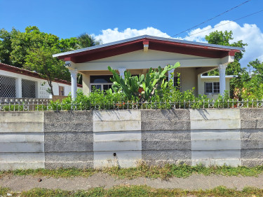4 Bedroom, 2 Bath, Caymanas Housing Scheme