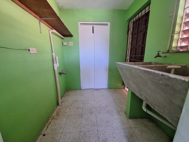 4 Bedroom, 2 Bath, Caymanas Housing Scheme